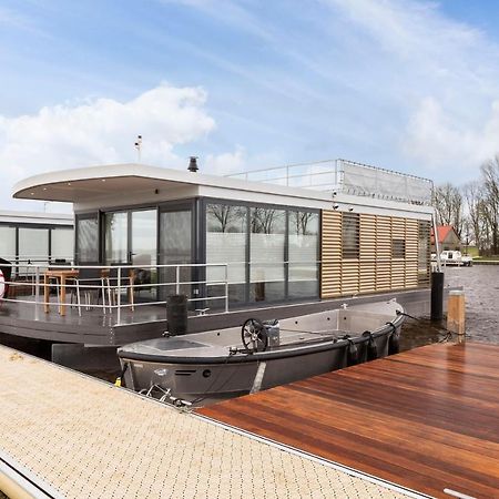 Welcome In - Houseboat 'Elysium' Met Eigen Aanlegsteiger Sneek - Offingawier Kültér fotó