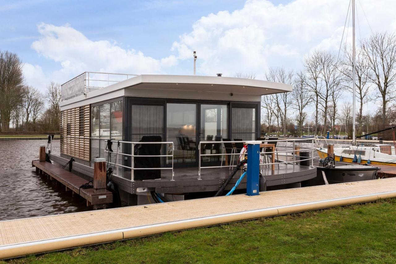 Welcome In - Houseboat 'Elysium' Met Eigen Aanlegsteiger Sneek - Offingawier Kültér fotó