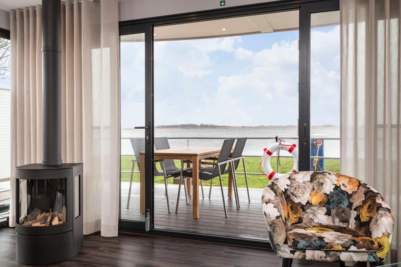 Welcome In - Houseboat 'Elysium' Met Eigen Aanlegsteiger Sneek - Offingawier Kültér fotó