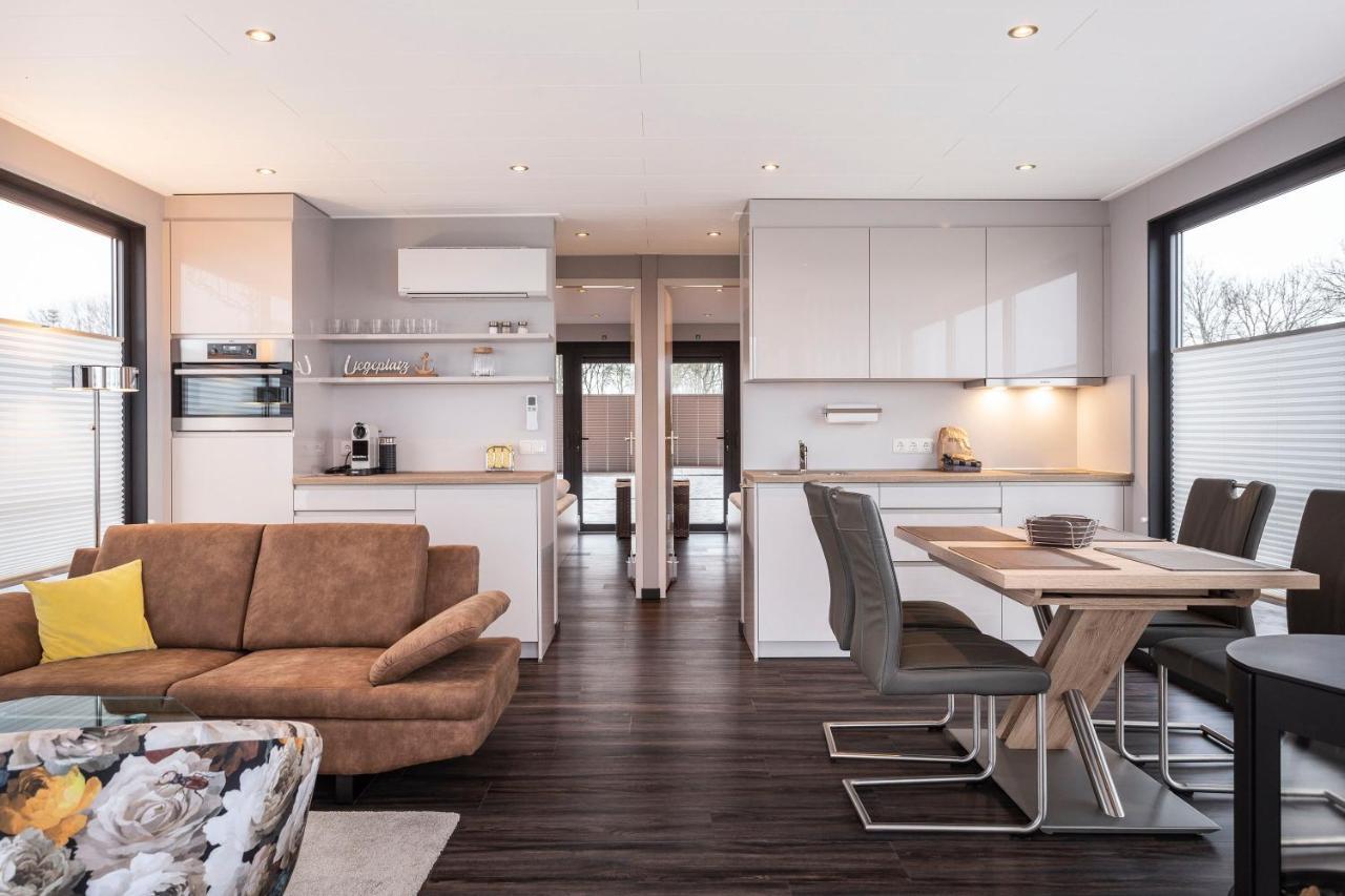 Welcome In - Houseboat 'Elysium' Met Eigen Aanlegsteiger Sneek - Offingawier Kültér fotó
