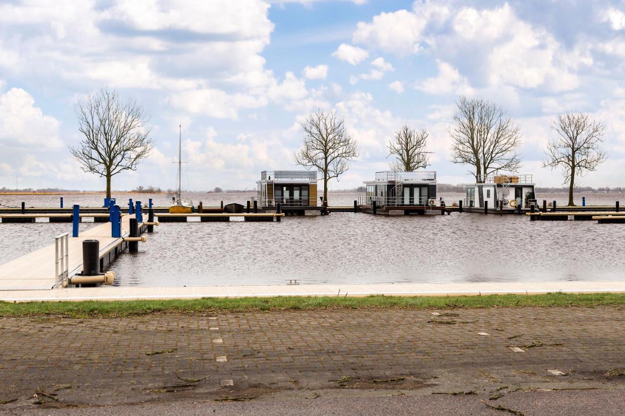 Welcome In - Houseboat 'Elysium' Met Eigen Aanlegsteiger Sneek - Offingawier Kültér fotó