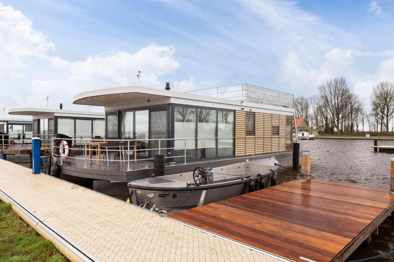 Welcome In - Houseboat 'Elysium' Met Eigen Aanlegsteiger Sneek - Offingawier Kültér fotó