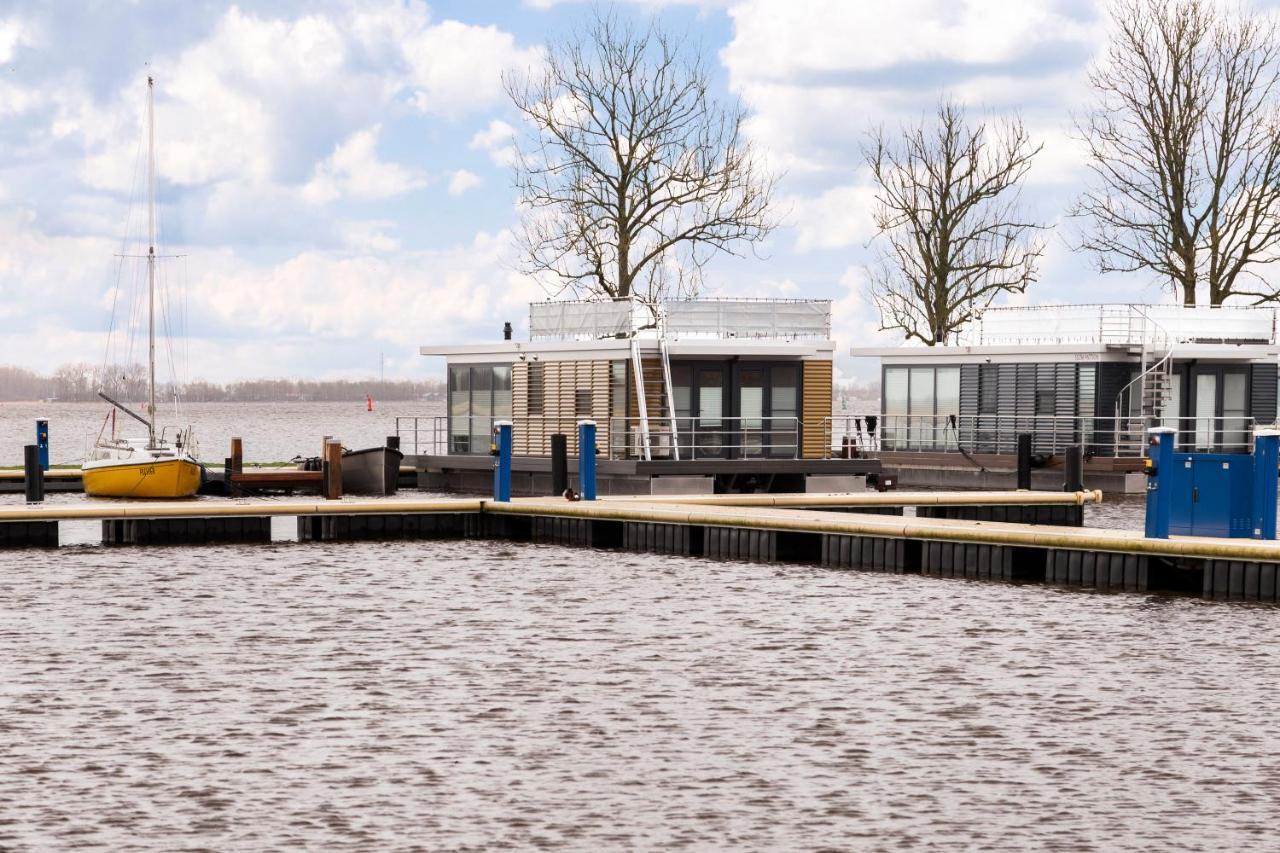 Welcome In - Houseboat 'Elysium' Met Eigen Aanlegsteiger Sneek - Offingawier Kültér fotó