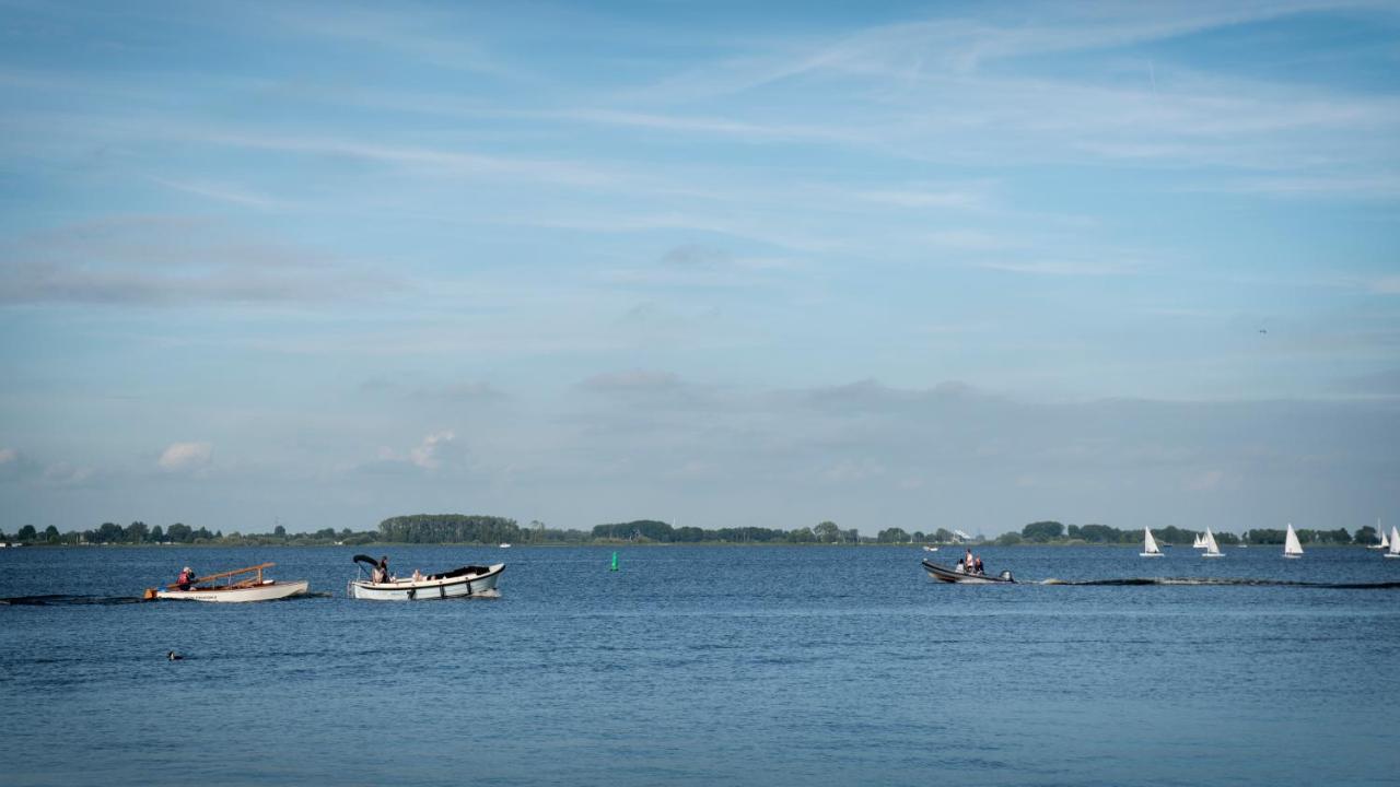 Welcome In - Houseboat 'Elysium' Met Eigen Aanlegsteiger Sneek - Offingawier Kültér fotó