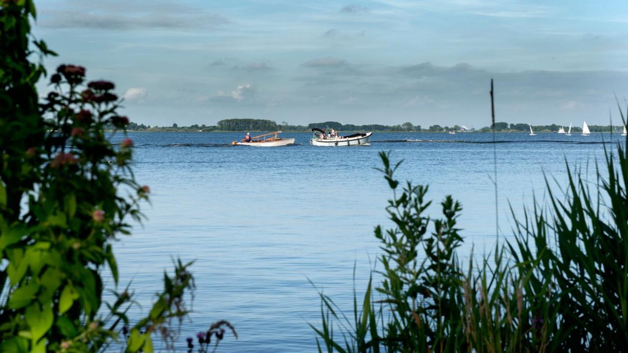 Welcome In - Houseboat 'Elysium' Met Eigen Aanlegsteiger Sneek - Offingawier Kültér fotó